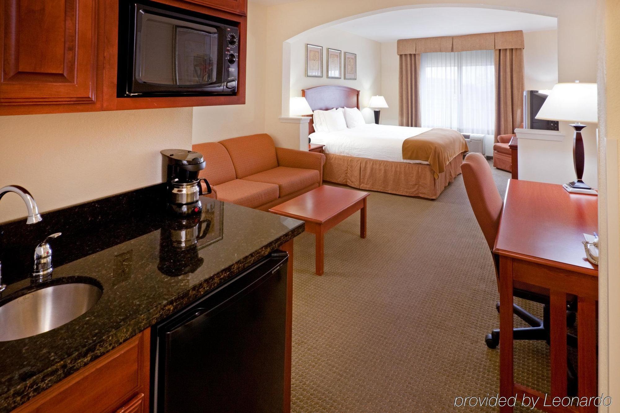 Holiday Inn Express Hotel & Suites Dallas - Grand Prairie I-20, An Ihg Hotel Exterior photo